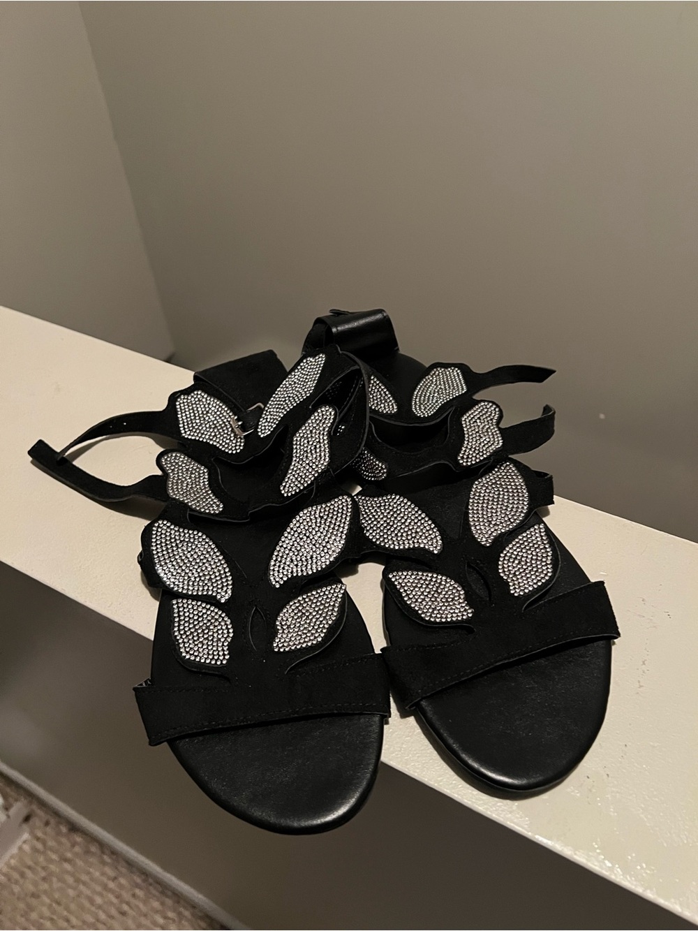 Unbranded Black Suede & Rhinestone Leaf Flat Sandals - Size 11